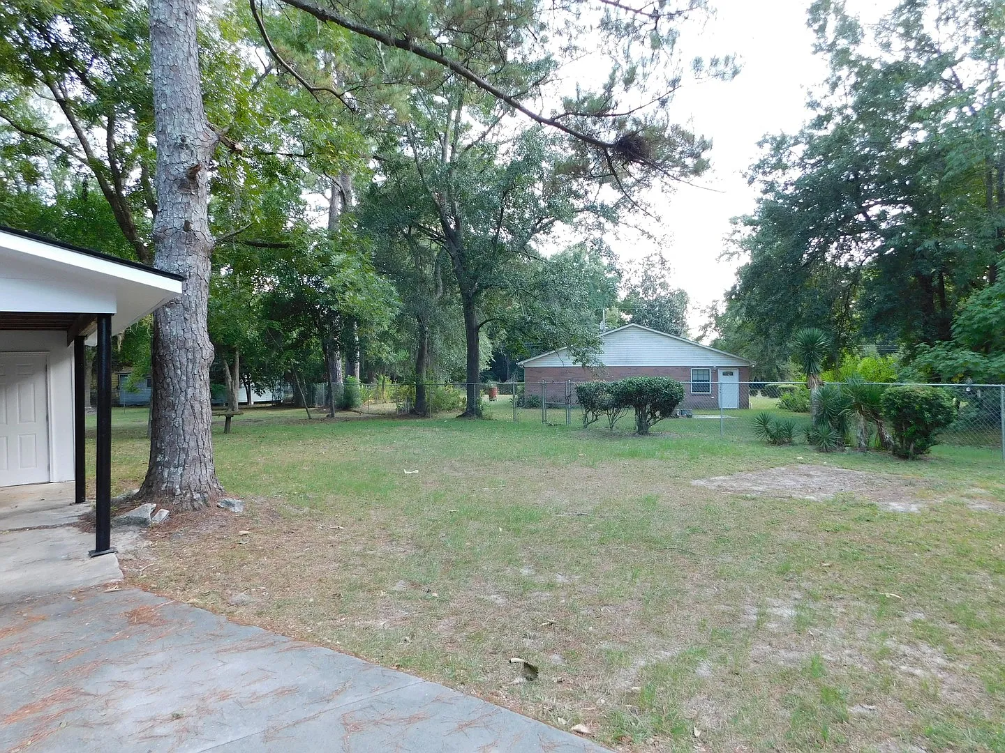 1404 Lake Park Rd / / 4 bed/2 bath home with washer and dryer — Photo 3