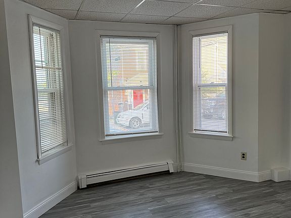 5th image of 125 Wordsworth St APT 1