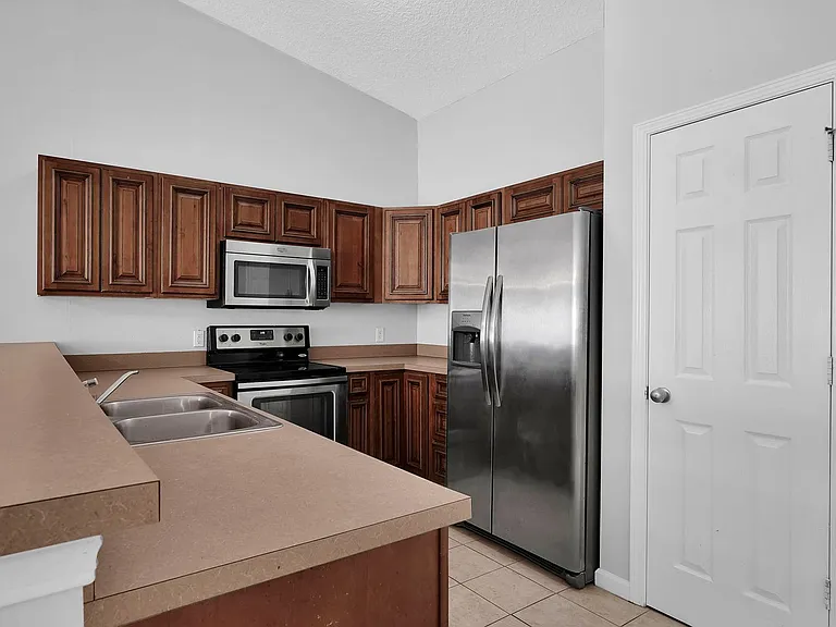 8305 Homeport Ct — Photo 15