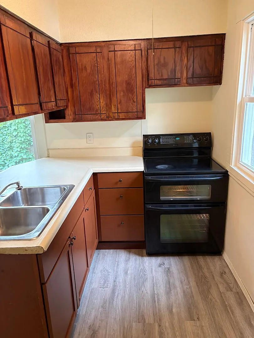 Ward 42 - 7th Ave Duplex — Photo 3