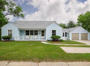 824 16th Ave SW, Cedar Rapids, IA 52404