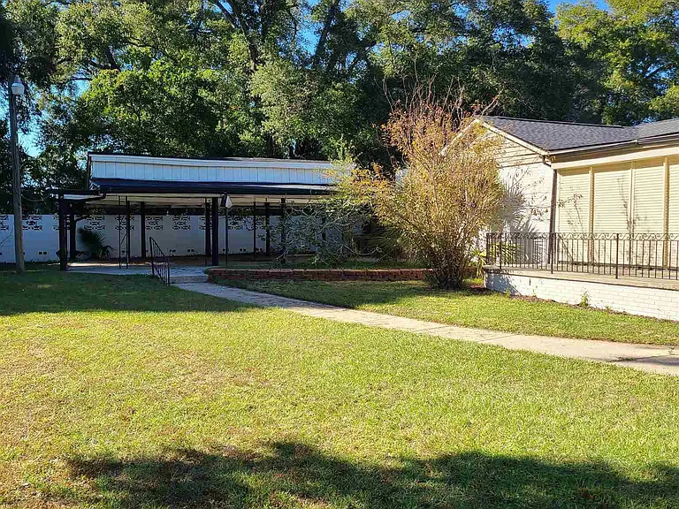 1301 W Lee St — Photo 20
