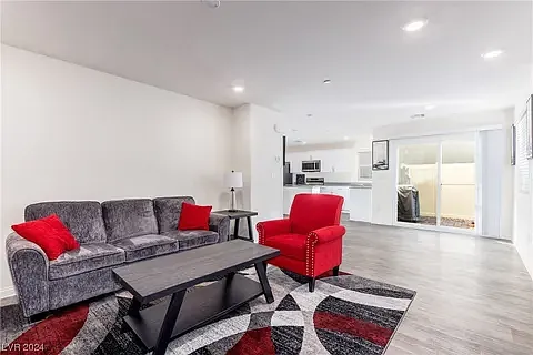 3 bed, 1792 sqft, $2,200 — Photo 2