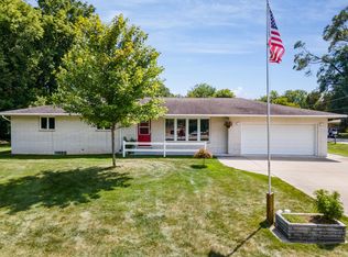 25 S Greenlawn Dr, Midland, MI 48640