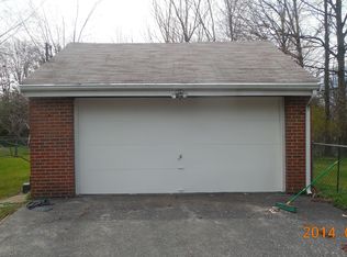 1572 Edgefield Rd, Lyndhurst, OH 44124