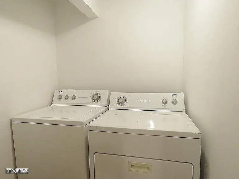 209 21st St #2 — Photo 8