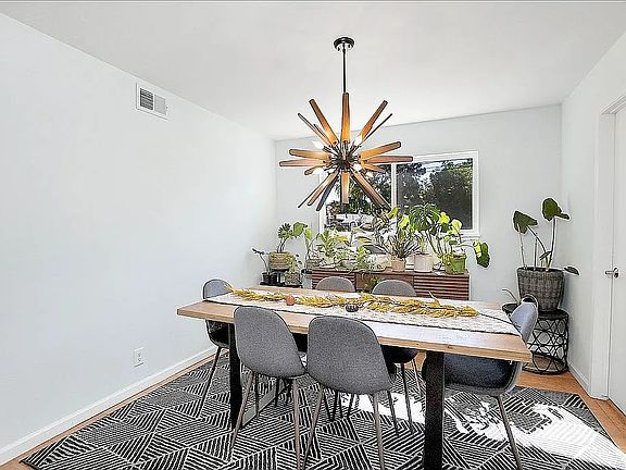 3rd image of 849 Savannah Cir