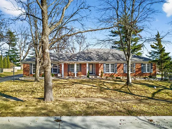 416 Caprice Gardens Ct, Ballwin, MO 63011