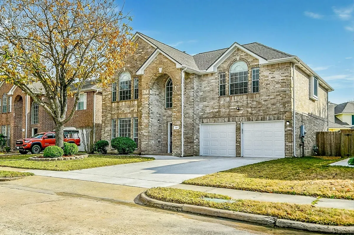 Building Photo - 815 Robins Way