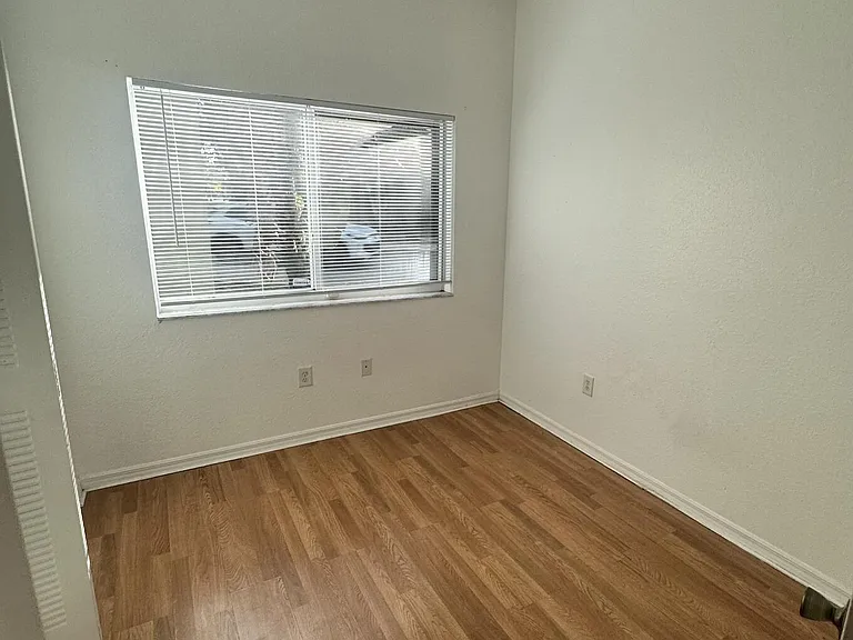 220 Crestwood Cir #106 — Photo 27