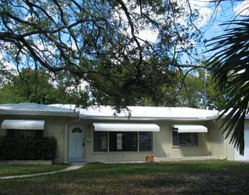 2nd image of 801 SW 16th Ct