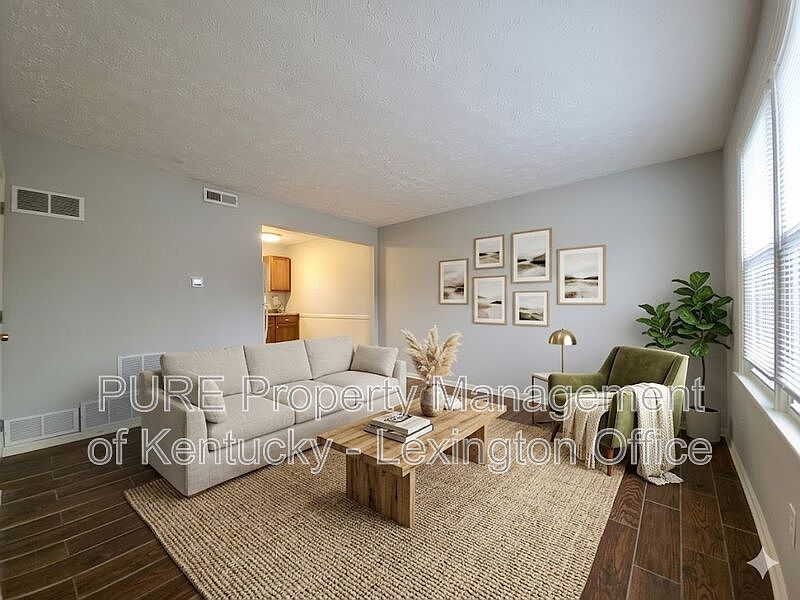 1st image of 305 Lake St APT 2