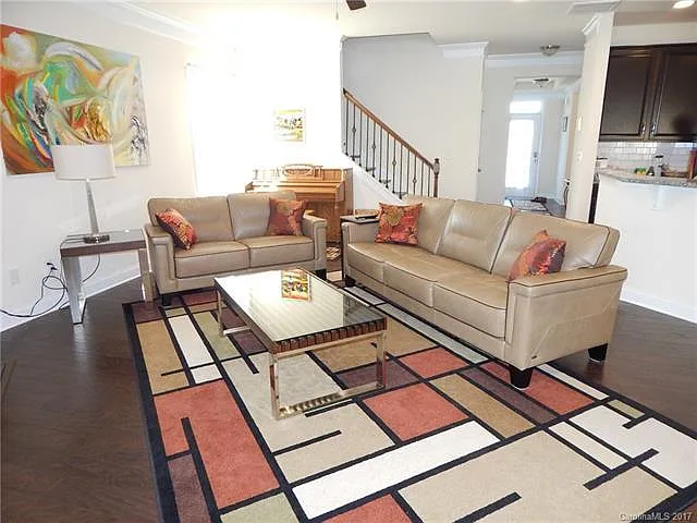 Woodview Cir — Photo 3