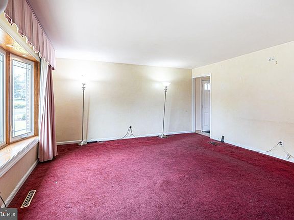 2nd image of 513 Burgess St