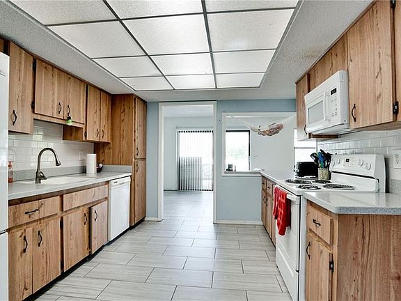 5th image of 3508 20th Avenue Dr W