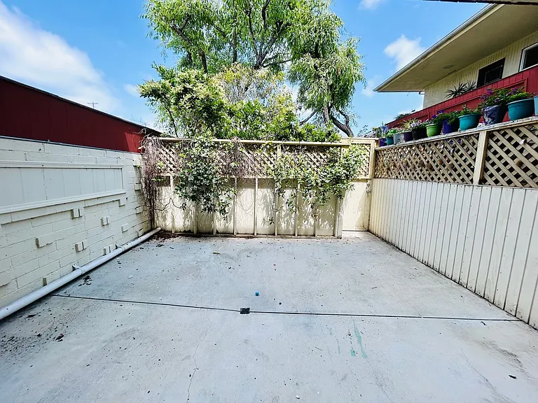 10860 Venice Blvd — Photo 15