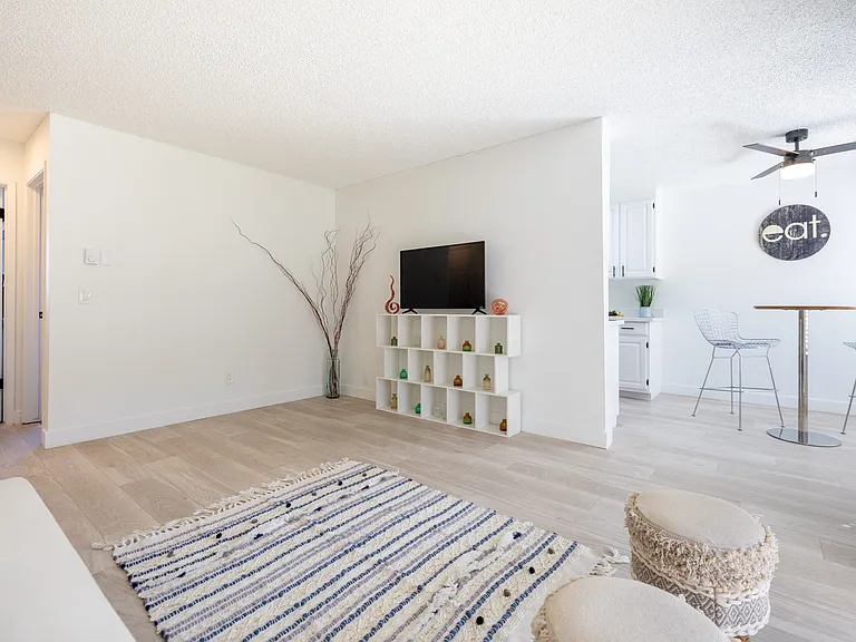 Campbell West Apartments — Photo 21