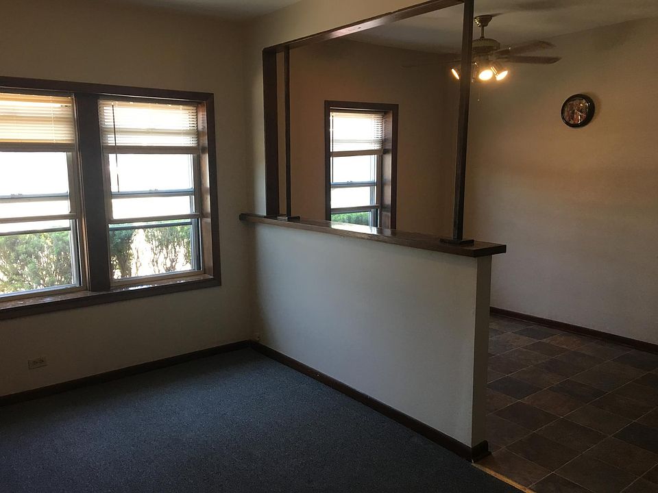 1st image of 4047 N Narragansett Ave APT 1
