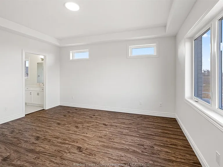210 McLellan Ave — Photo 12
