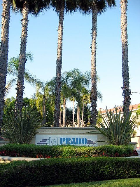 Del Prado community entrance