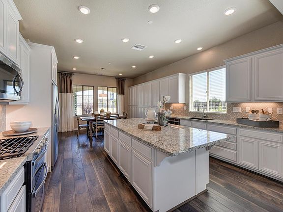 3rd image of 3895 Fenway Cir