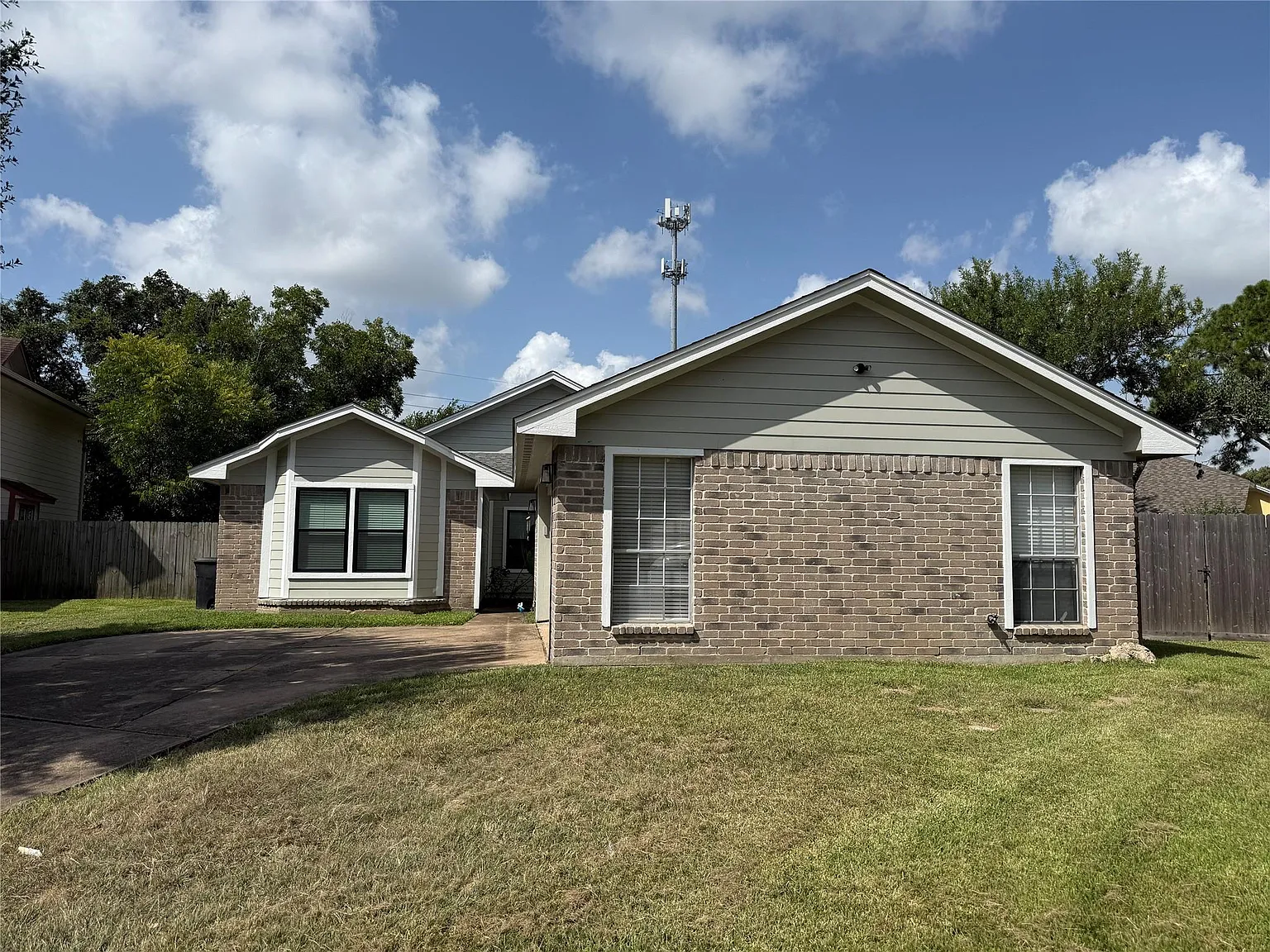 3 bed, 2.0 bath, 1618 sqft, $2,200 — Photo 2
