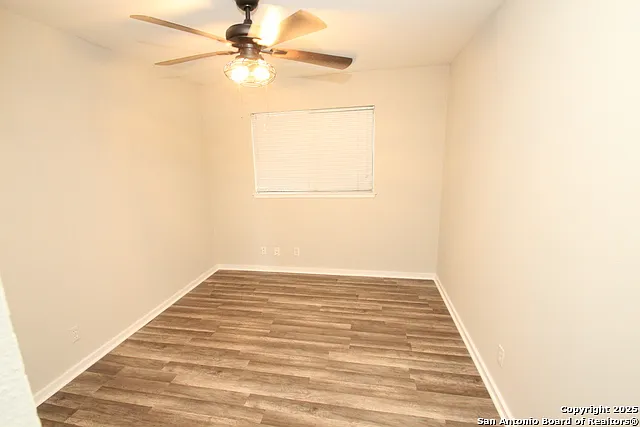 310 Threadneedle Ln — Photo 18