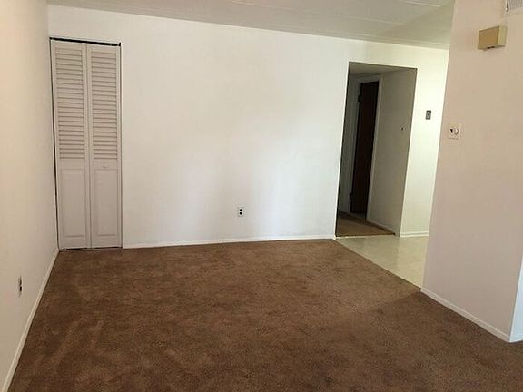 4th image of 7753 Oxford Ave