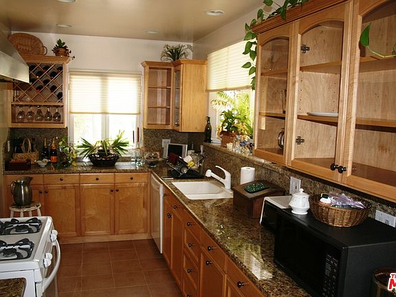 3rd image of 2327 31st St