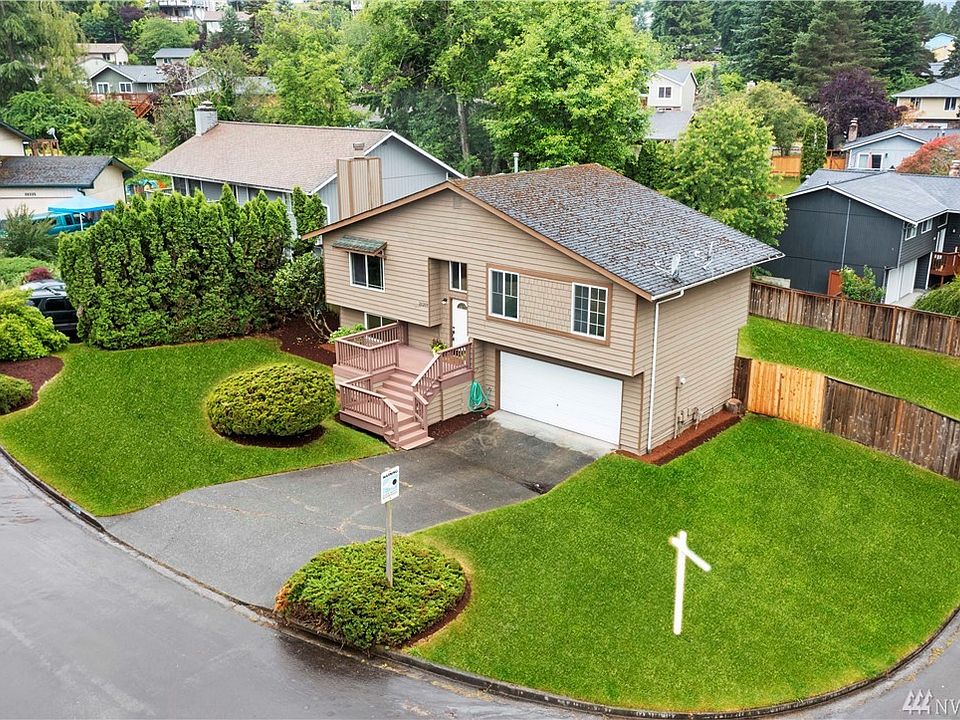 Nicely updated fresh & clean home on Corner Lot ! Rv/Boat parking to the right of the Garage. 