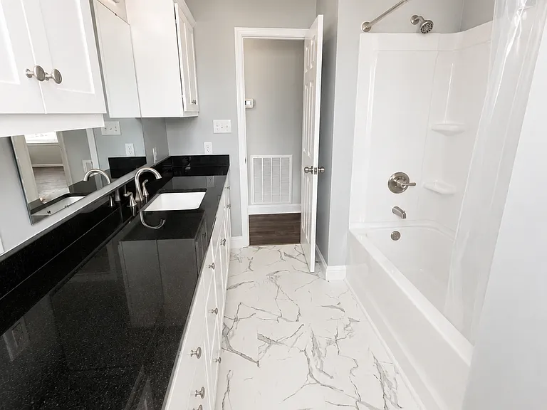 101 Bayview Cir — Photo 13
