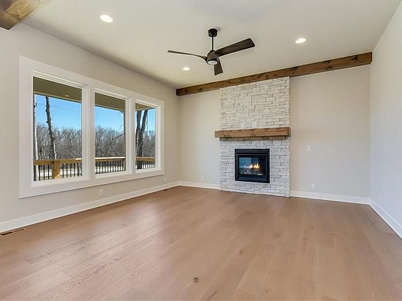5th image of 4120 SE Adams Dr