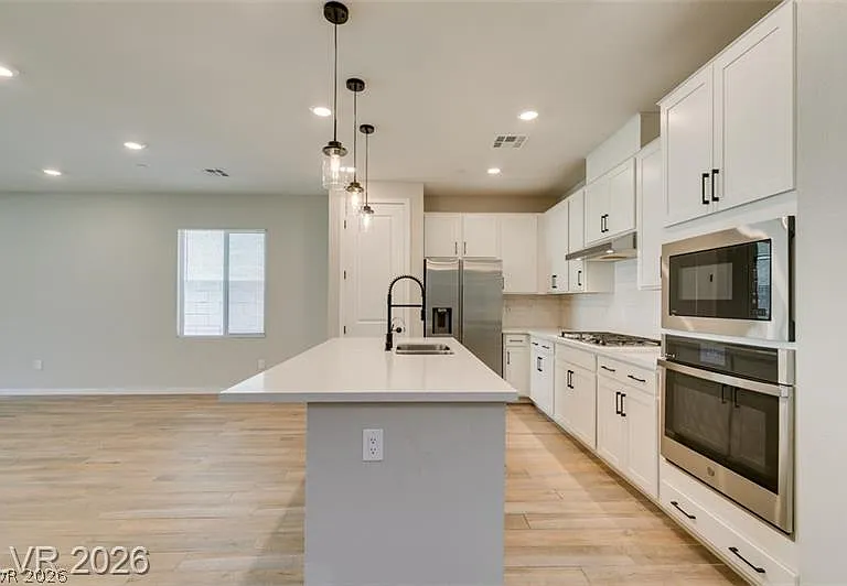 109 Medianoche St — Photo 25