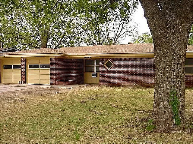 1609 S Willis St — Photo 1