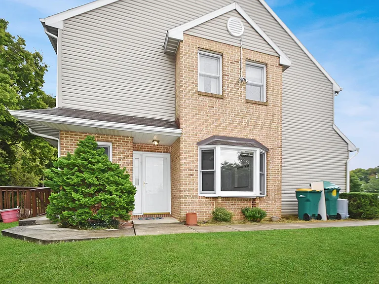 307 Jonathan Ct — Photo 3