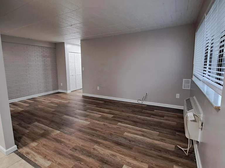 245 Center Ave #A4 — Photo 6
