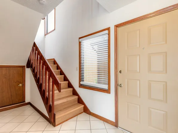 120 Lakewood Village Cir, Daytona Beach, FL 32119