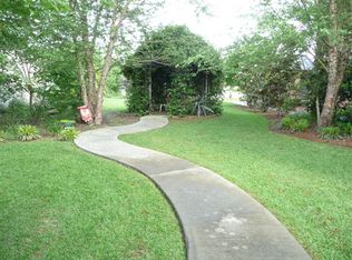 Cleveland St, Elloree, SC 29047