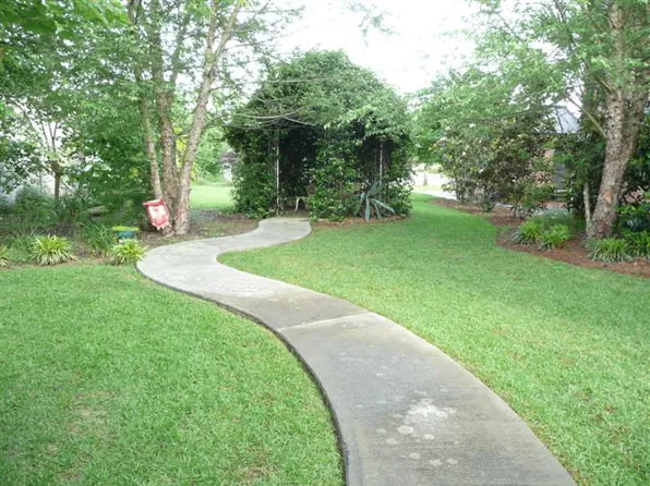 Cleveland St, Elloree, SC 29047
