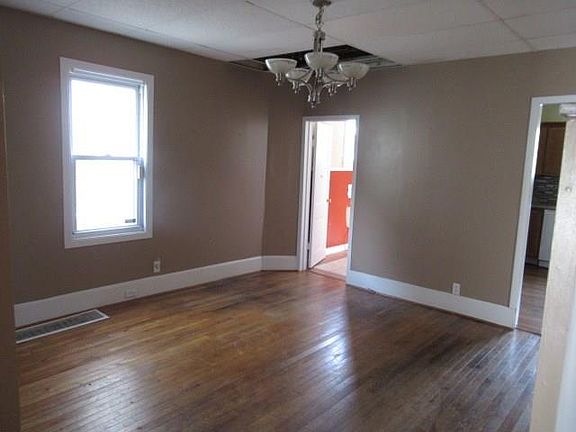 3rd image of 35 Maple Ave