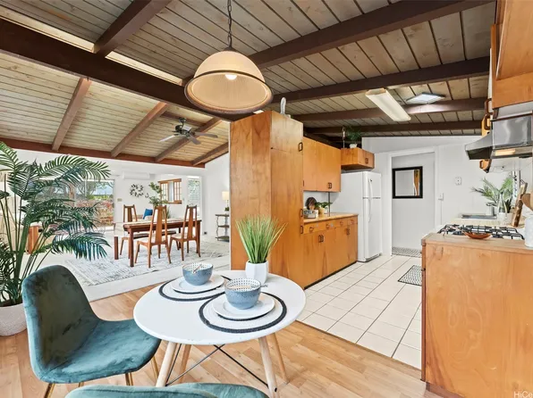 2272 Komo Mai Dr, Pearl City, HI 96782