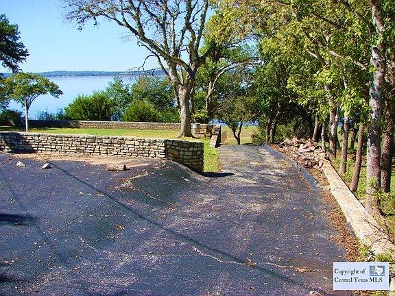 4th image of 752 Military Dr