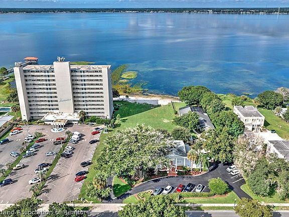 3rd image of 2135/2139 Lakeview Dr