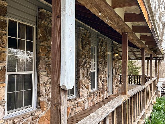 5th image of 695 Summit Ave