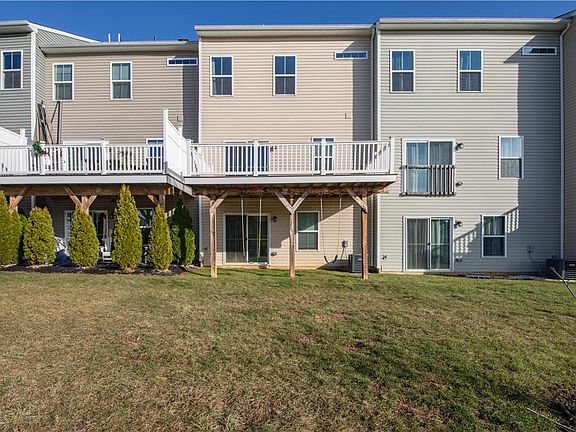 3rd image of 2429 Emanuel Ct