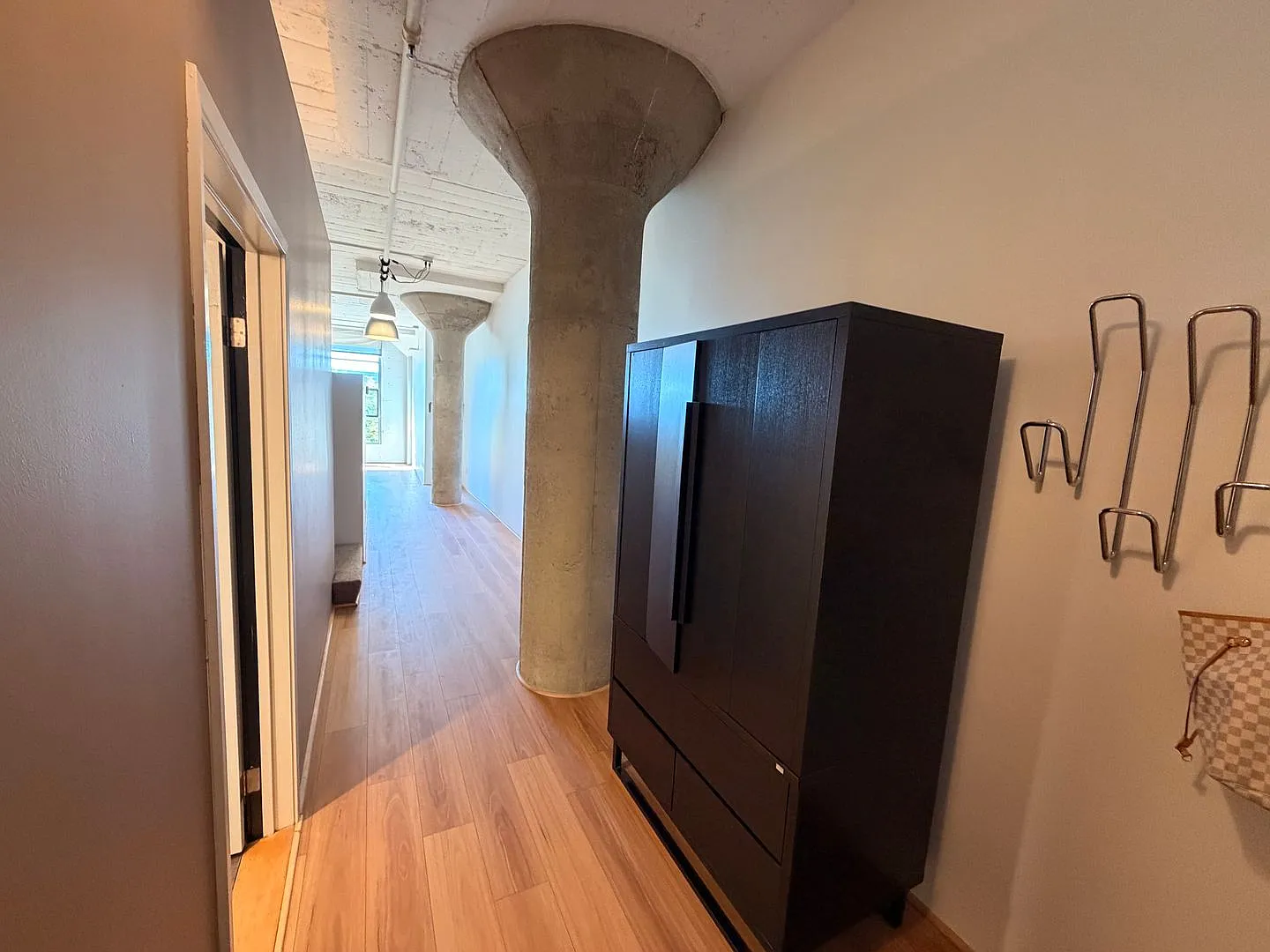 Beautiful Loft In Emeryville! — Photo 2