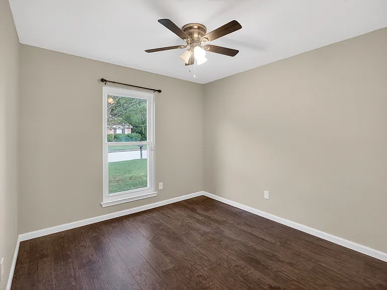 2219 Foxcroft Ln — Photo 15