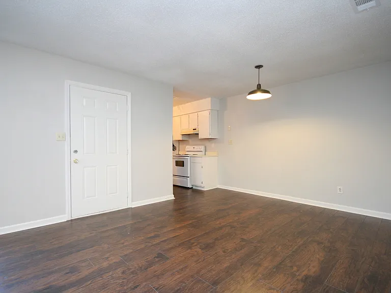 104A Westscott Dr — Photo 4