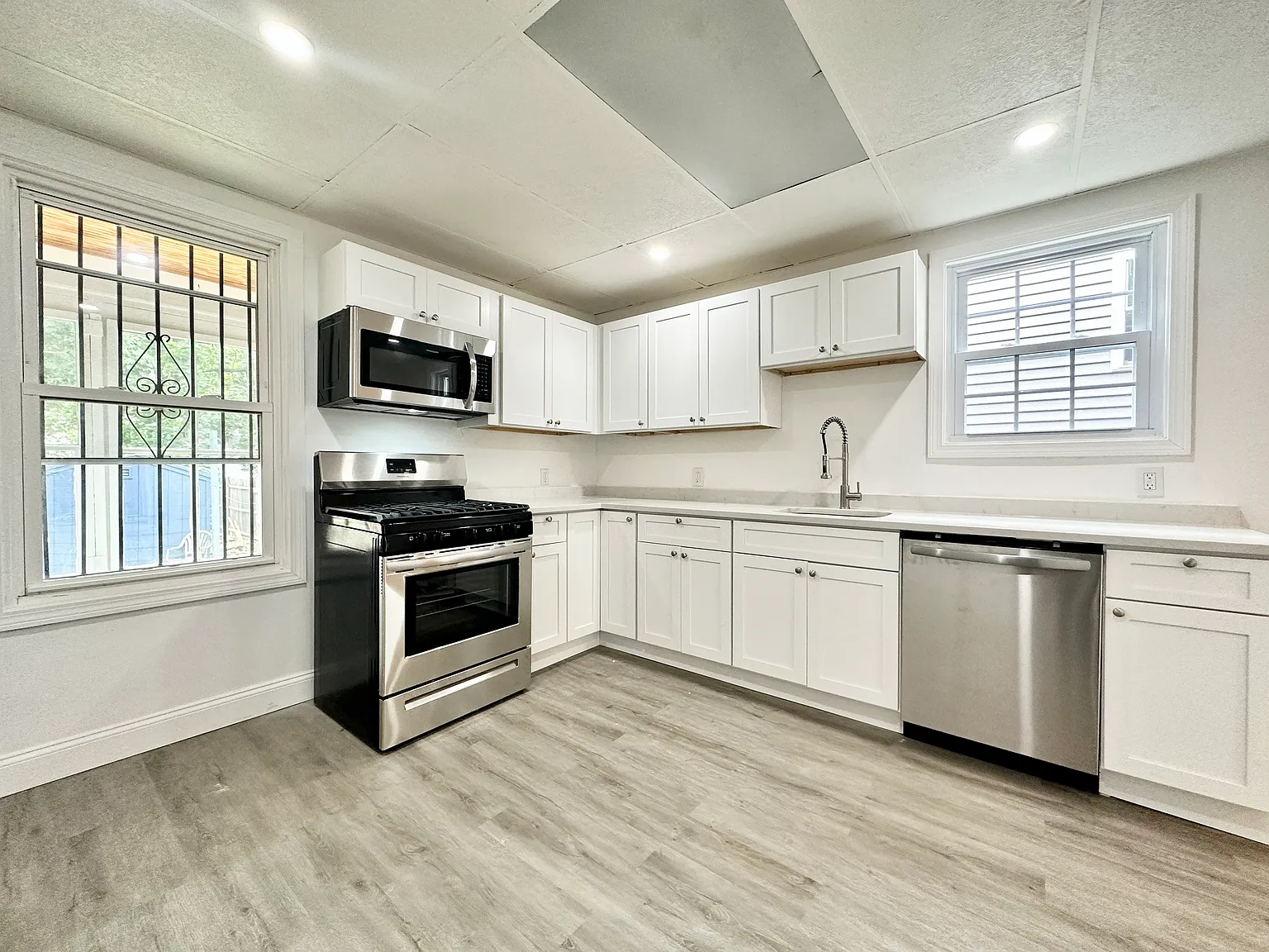 4 bed, 1380 sqft, $2,950 — Photo 2