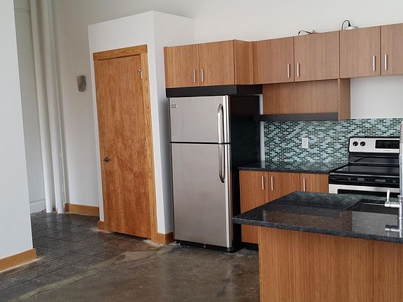 2nd image of 900 Terminal Pl #180